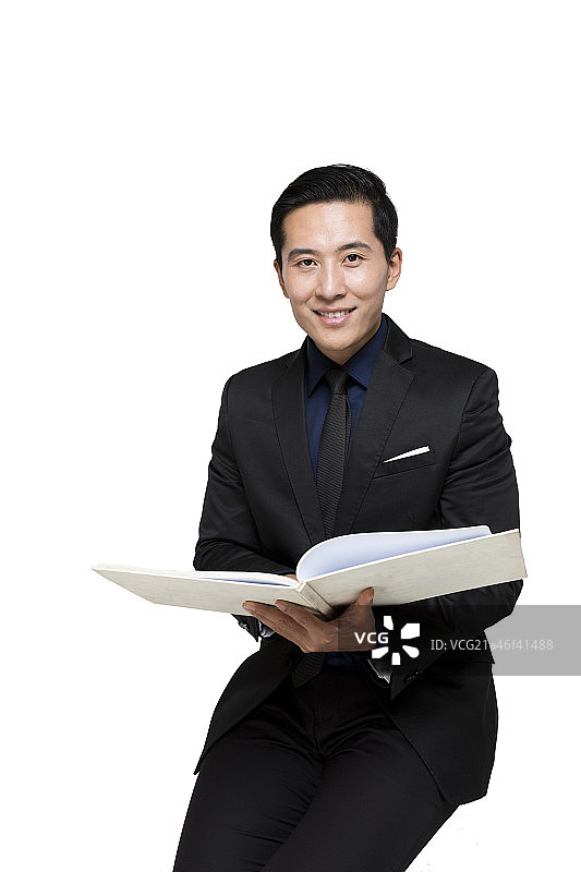 棚拍正装商务男士看画册图片素材