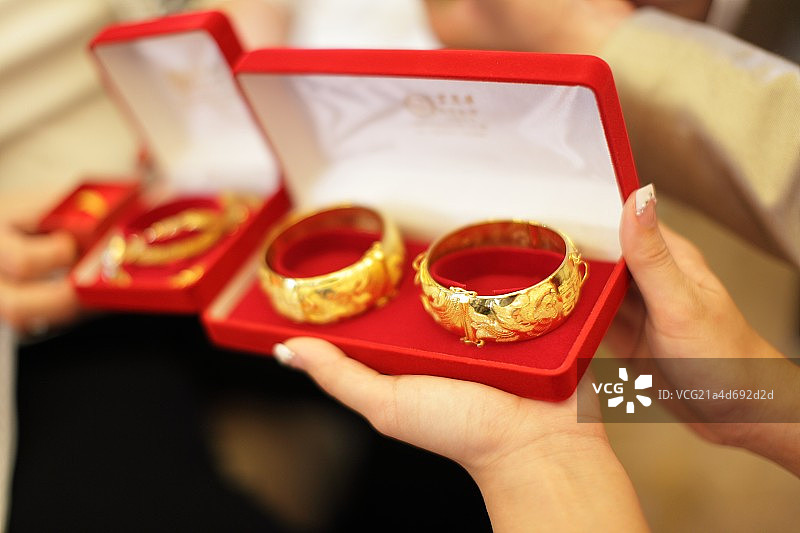 龍鳳金鐲子图片素材