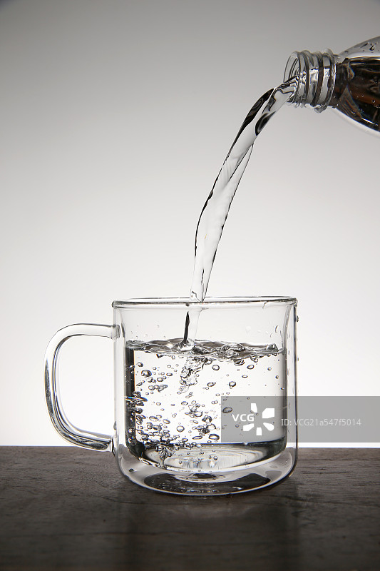 一杯饮用水图片素材