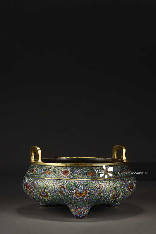 铜掐丝珐琅双耳三足炉图片素材