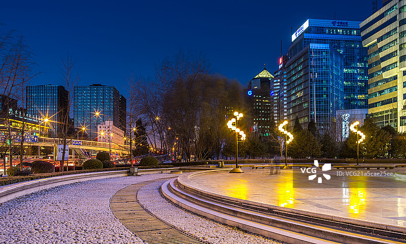 北京金融街中心广场夜景图片素材