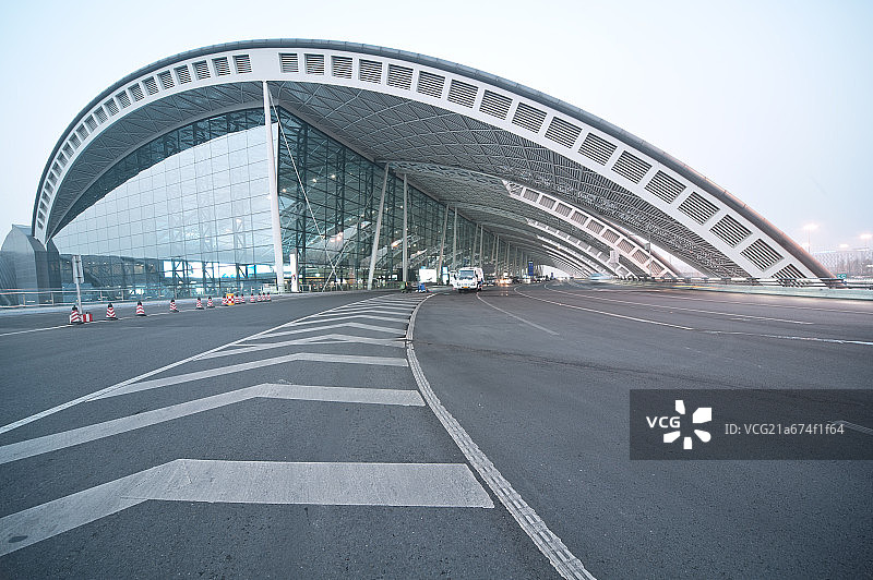 成都市双流国际机场T2航站楼夜景图片素材