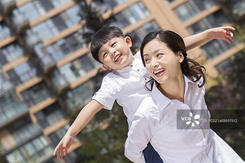 母子户外游玩图片素材