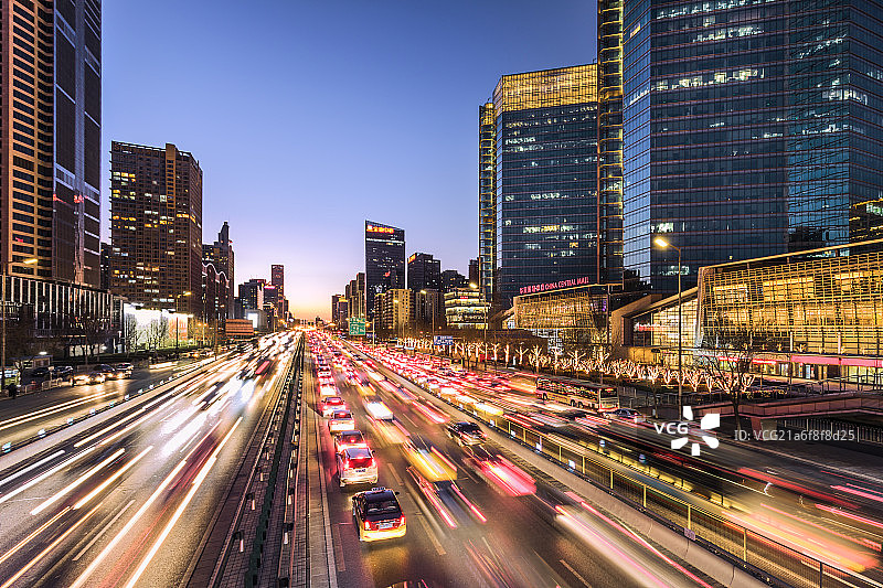 大望路穿梭的车流图片素材