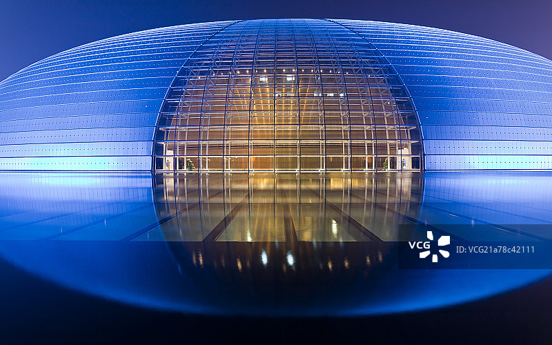 夜幕下中国国家大剧院图片素材