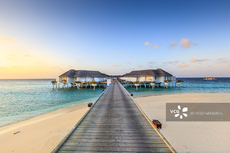 马尔代夫浪漫海岛水屋风光图片素材