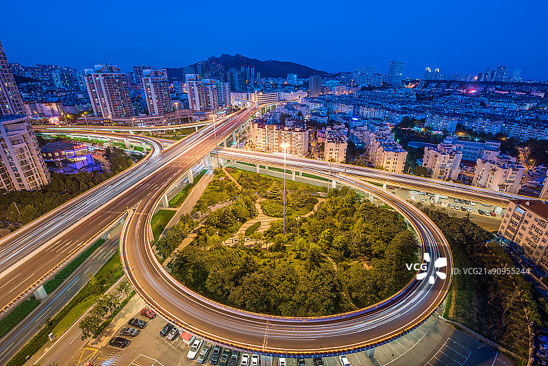 青岛城市车流夜景图片素材