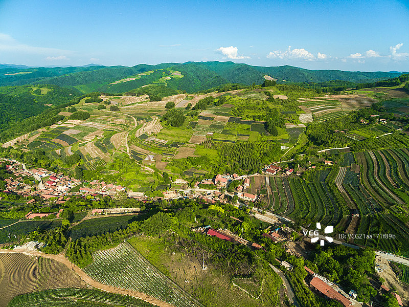 航拍夏季中国松岭雪村图片素材