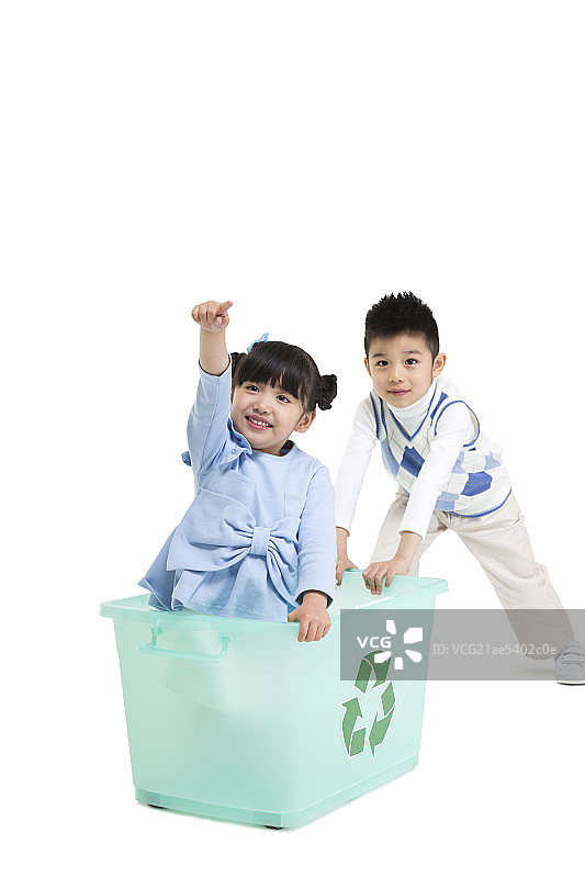 棚拍一对节能环保的兄妹图片素材