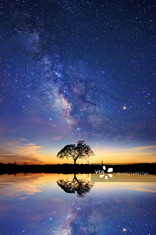 enjoy lonely图片素材