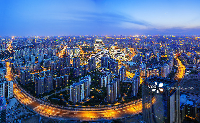 俯拍城市夜景望京SOHO图片素材
