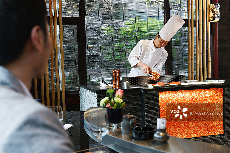 酒店厨师炒菜图片素材