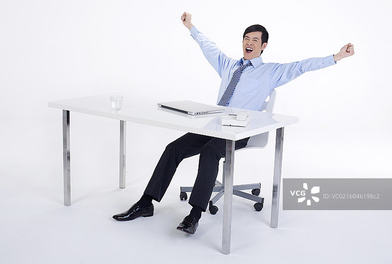 商务男士午睡图片素材