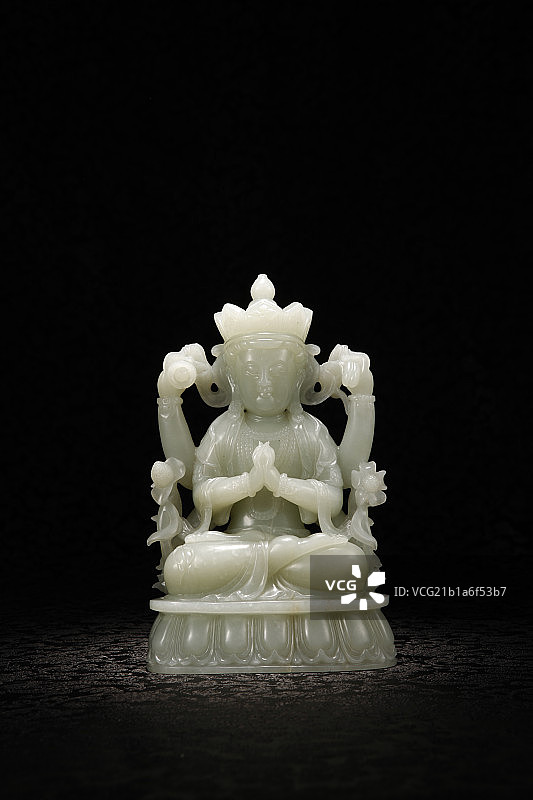 青玉雕四臂观音像图片素材