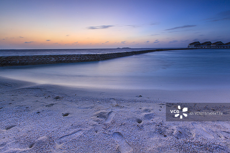 马尔代夫海边晨光图片素材