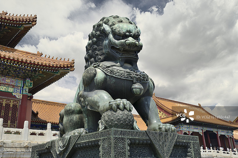 北京故宫古代青铜雕塑狮子图片素材