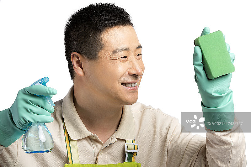 中年男人打扫卫生图片素材