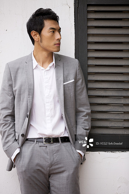 商务男士户外肖像图片素材