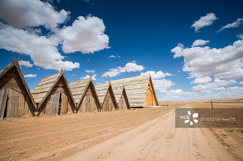 沙漠土路和房子风景图片素材