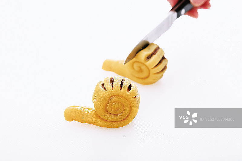 蜗牛酥点心制作步骤图片素材
