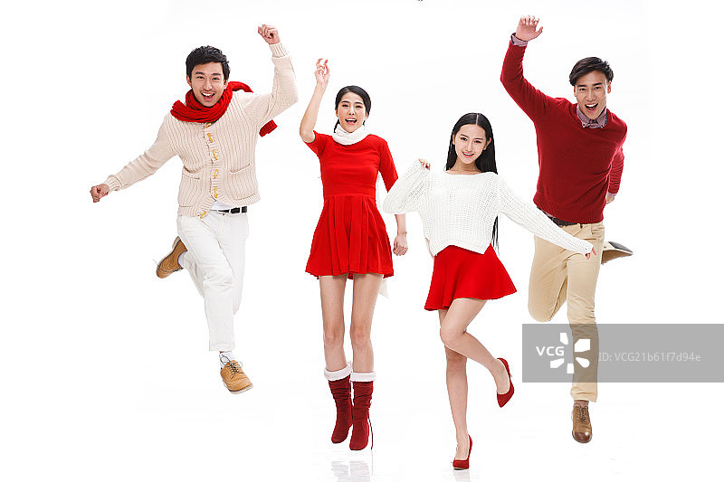 兴奋的青年男女奔跑图片素材