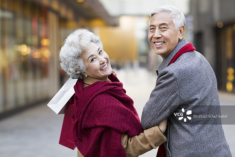 老年夫妇过新年图片素材