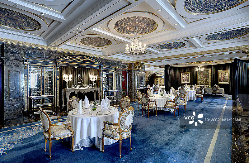 Luxury restaurant dining room图片素材