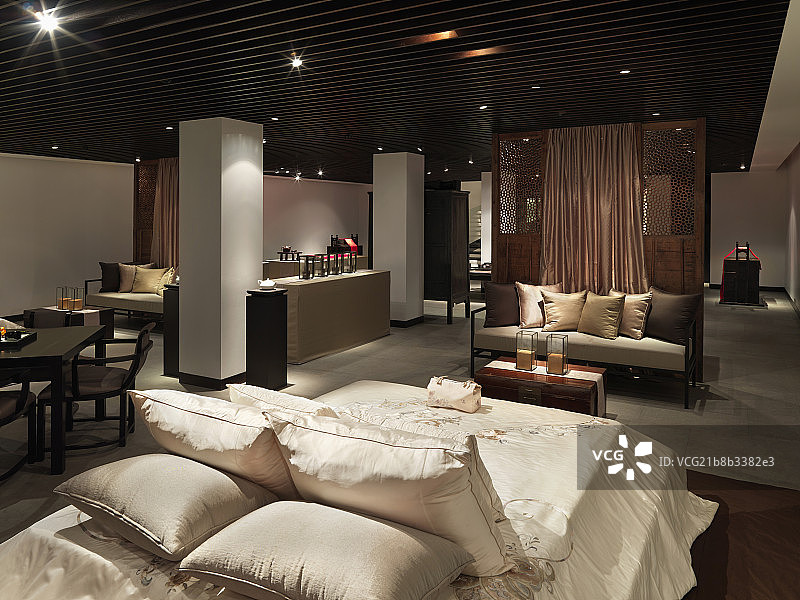 Interior on elegant bedroom图片素材