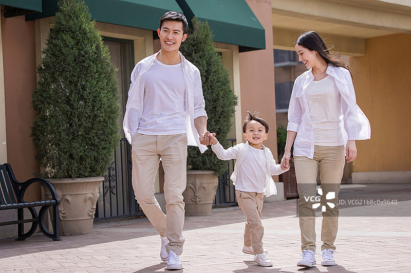 幸福的一家三口图片素材