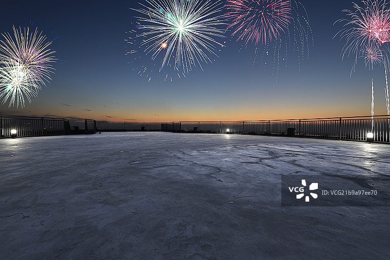 璀璨焰火下的摩天大楼楼顶直升机停机坪图片素材