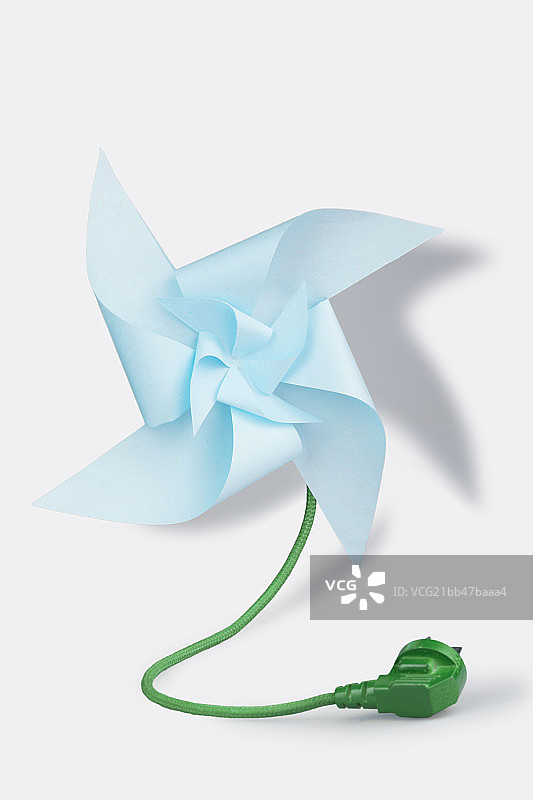 放在桌子上的风车图片素材