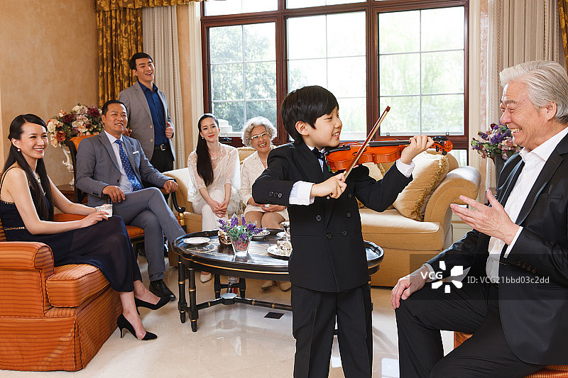 东方人家庭聚会图片素材