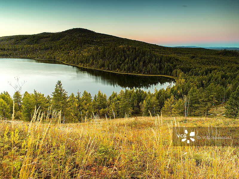 阿尔山驼峰岭天池图片素材