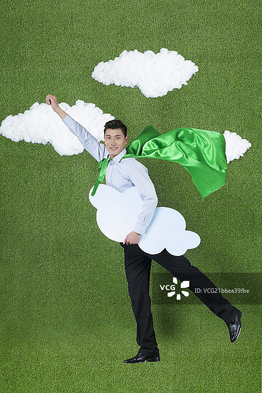 草地创意商务男士披着绿色披风图片素材