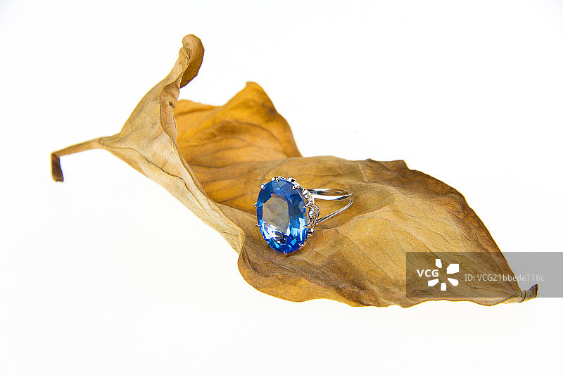 蓝宝石首饰特写图片素材