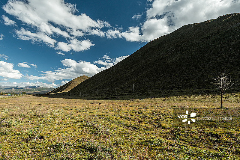 中国四川甘孜藏族自治州新都桥高山草原自然风光图片素材