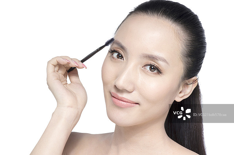 拿眉毛刷的女士图片素材