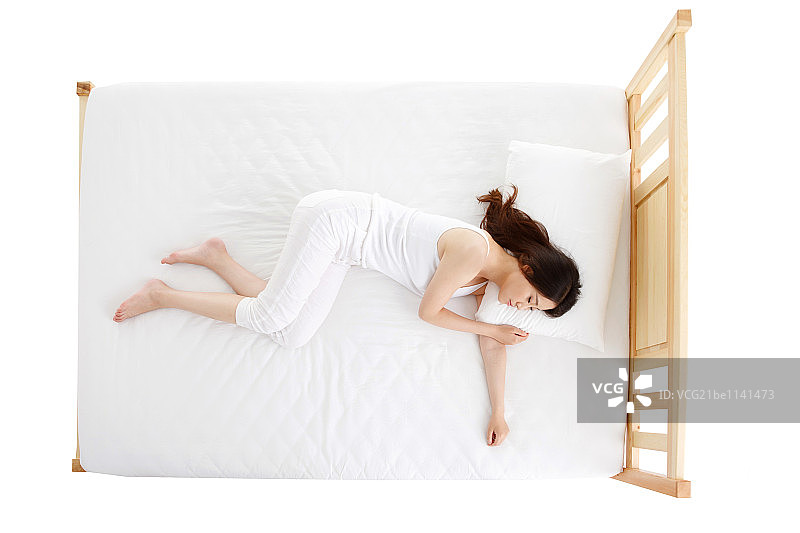 一个青年女人正在睡觉图片素材