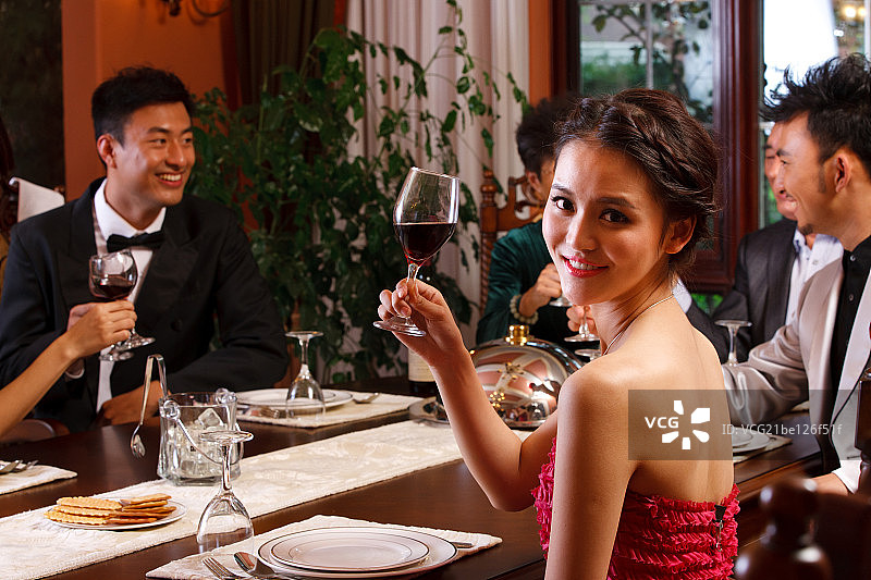 东方人聚会吃饭图片素材