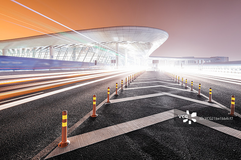 现代建筑交通夜景图片素材