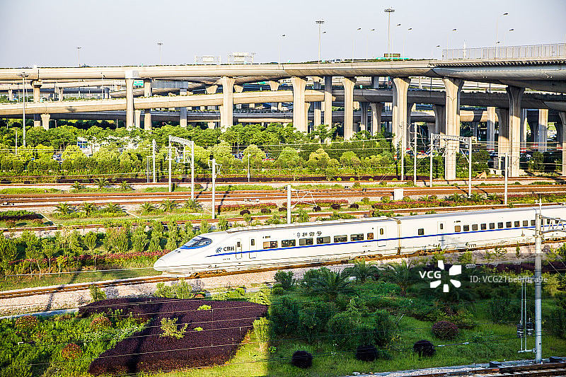 上海虹桥火车站高铁特写图片素材