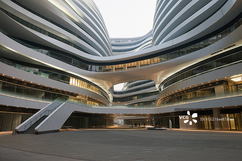 低视角看北京新的地标建筑银河SOHO办公大楼购物中心图片素材