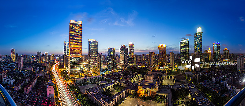 上海静安寺嘉里中心图片素材