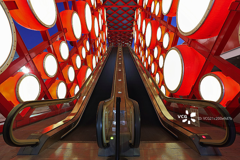 奥体公园鼓灯阵列扶梯图片素材