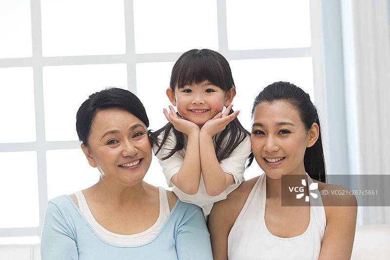 快乐的三代女性图片素材
