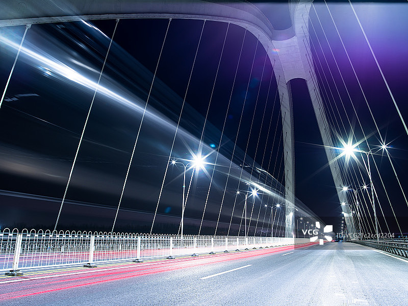 以现代桥梁为背景的汽车广告素材图片素材