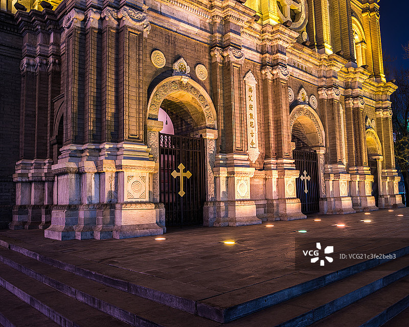 北京王府井天主教堂夜景近摄图片素材