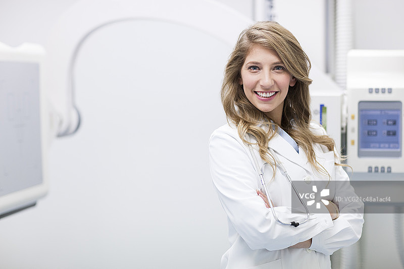 医生与核磁共振扫描仪图片素材