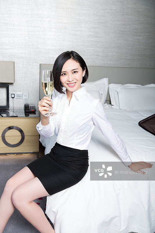 女白领和酒图片素材