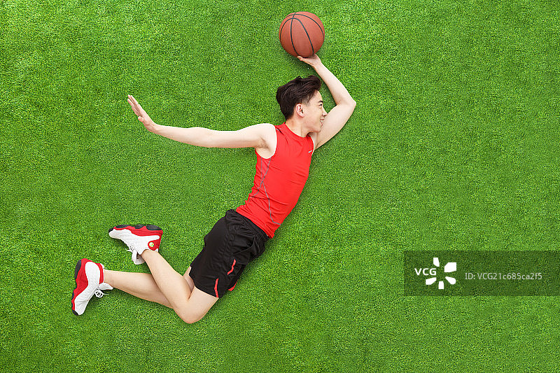 青年男人打篮球图片素材